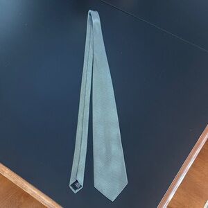 Geoffrey Beene Elegant Silver Tie
